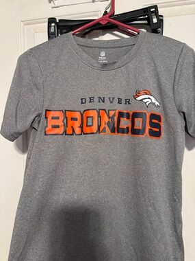 NFL Gray Denver Broncos Tee with Orange & Navy Logo size lg 10/12